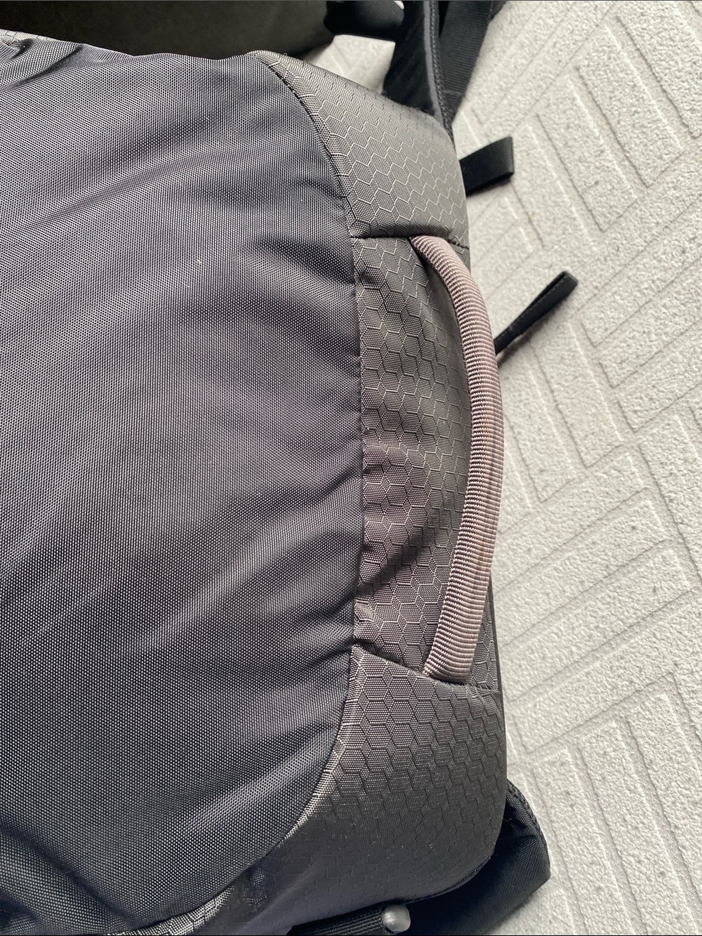 OSPREY Porter 46 Black Backpack with Gray Accents and Red Logo - Picture 9 of 15
